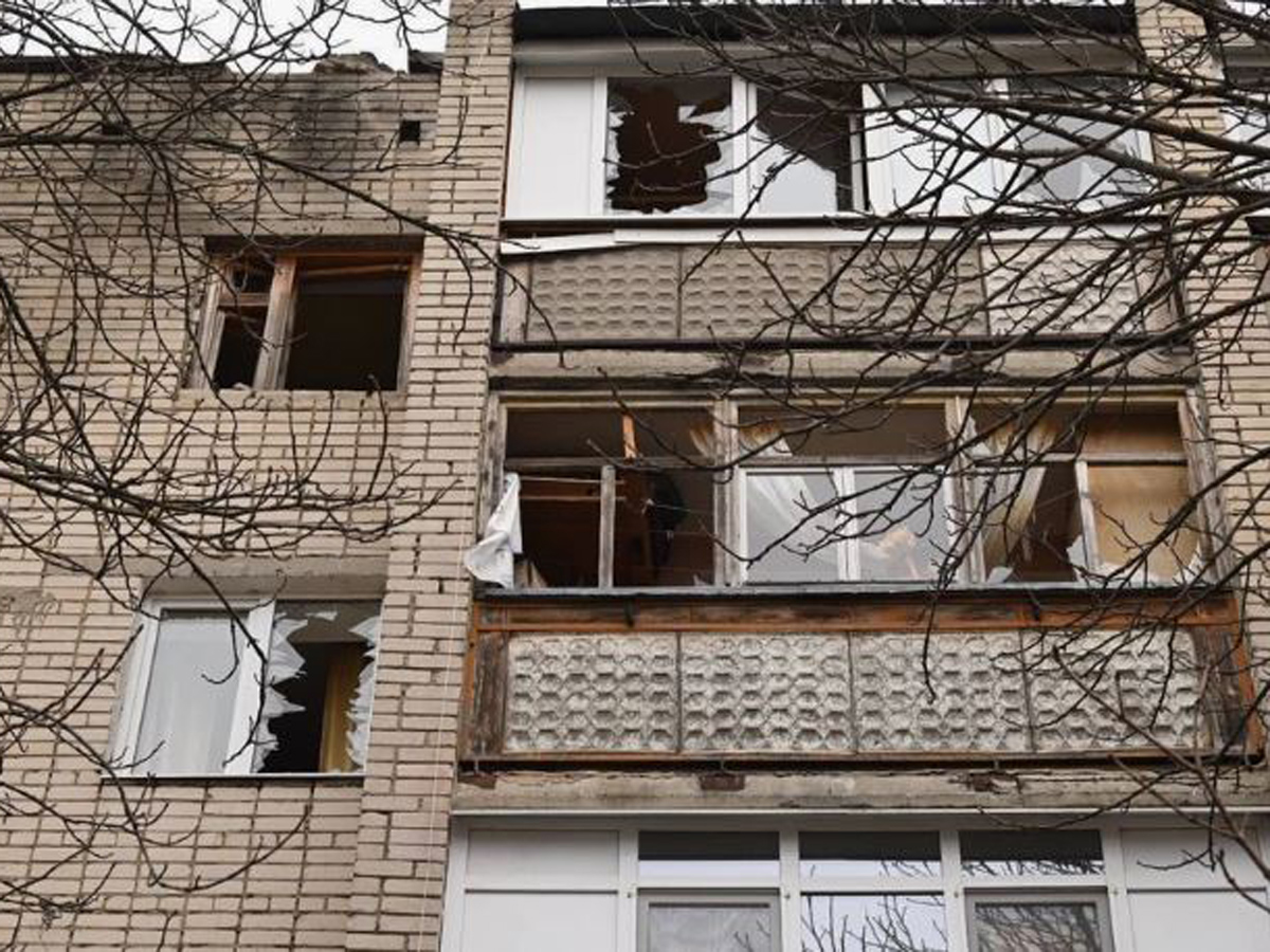 В Белгороде дрон врезался в многоквартирный дом