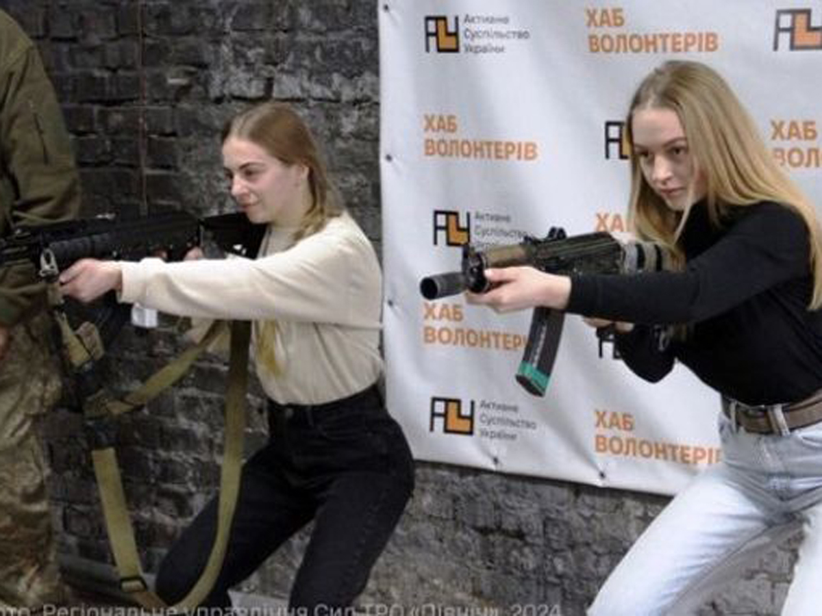 В Черниговской области объявили набор девушек в 119-ю ТРО для «шокирования орков»