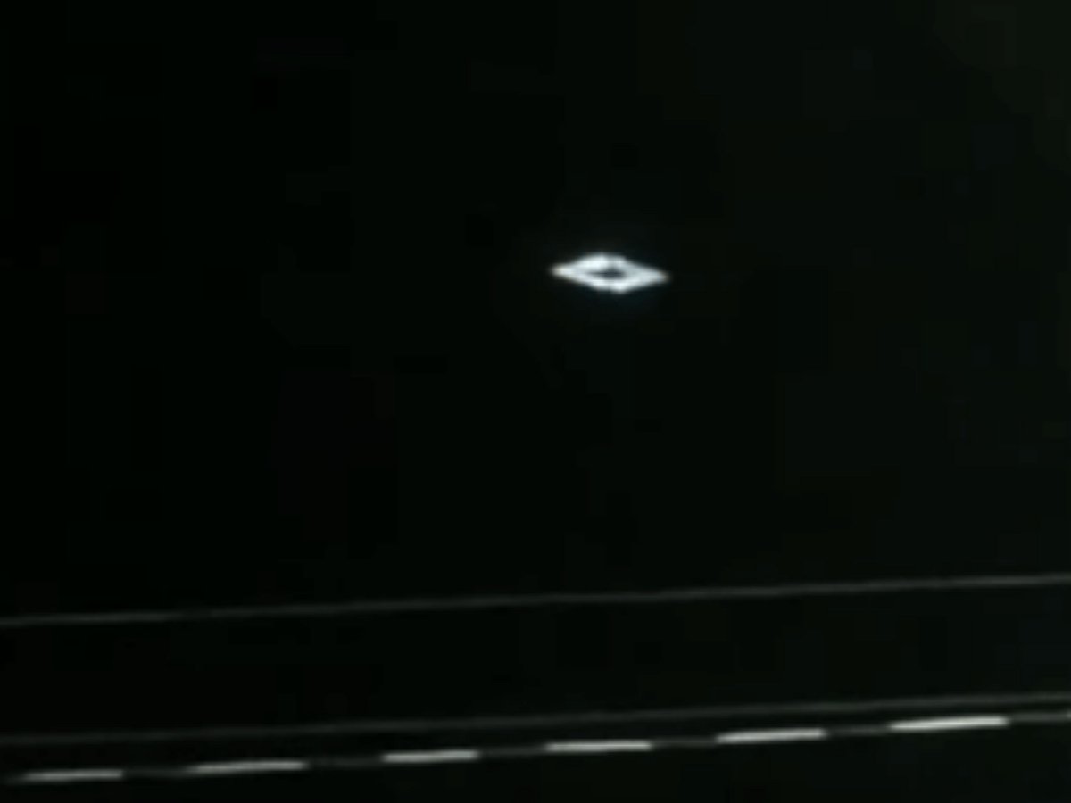 Ярко светящийся НЛО появился в небе Бразилии