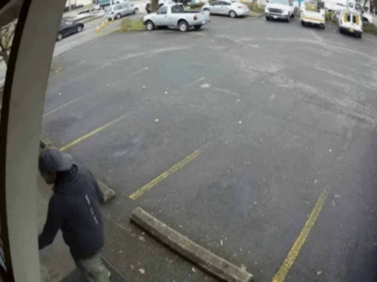 Мужчина чудом не погиб под пильным диском