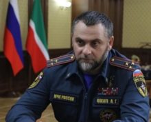 Оскорблял и угрожал полицейским: Baza раскрыла новые детали задержания главы МЧС Чечни Цакаева