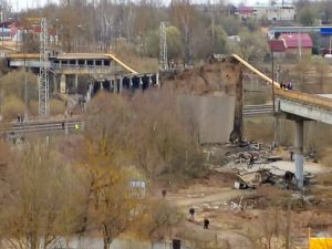 Момент обрушения Панинского моста попал на видео
