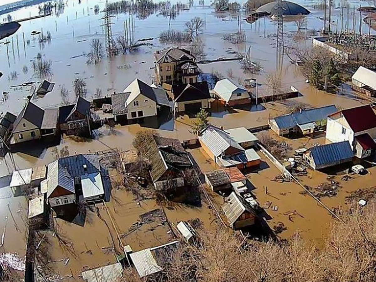 СМИ: в Оренбурге за ночь подтопило еще 361 дом и 900 участков