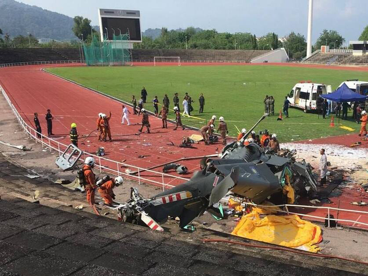 На репетиции парада в Малайзии столкнулись два вертолета: 10 погибших