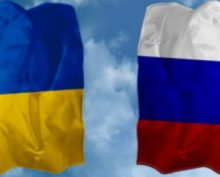 СМИ: Киев сделал миллионы беженцев лояльными РФ, запретив им консульские услуги за рубежом