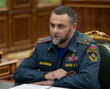 Момент жесткого задержания главы МЧС Чечни Цакаева попал на видео