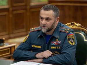 Момент жесткого задержания главы МЧС Чечни Цакаева попал на видео