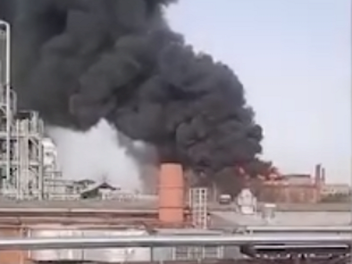 В Подмосковье на заводе произошел сильный пожар