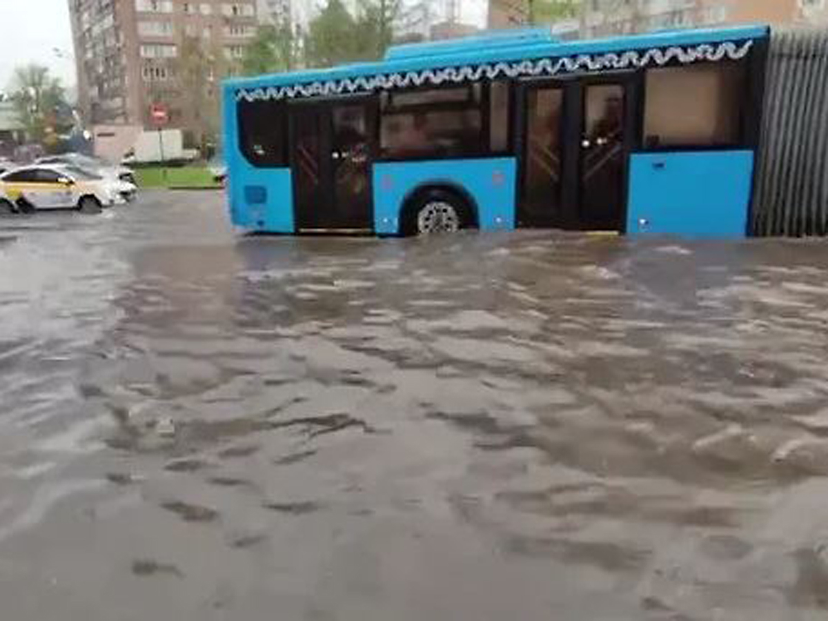 Линия метро затоплена из-за мощного ливня 27 апреля в Москве (ВИДЕО)1