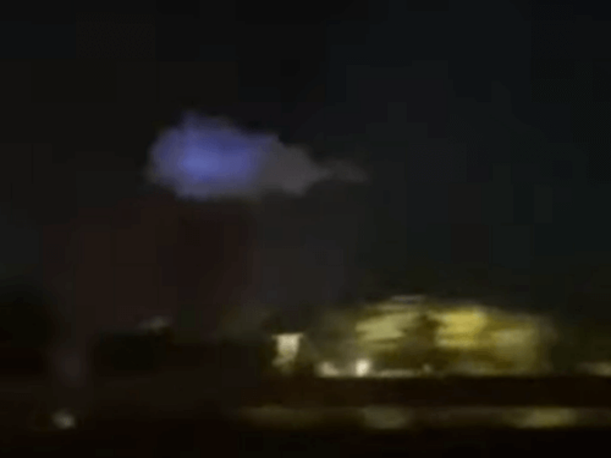 Ночное облако «инопланетного» голубого цвета смутило очевидцев