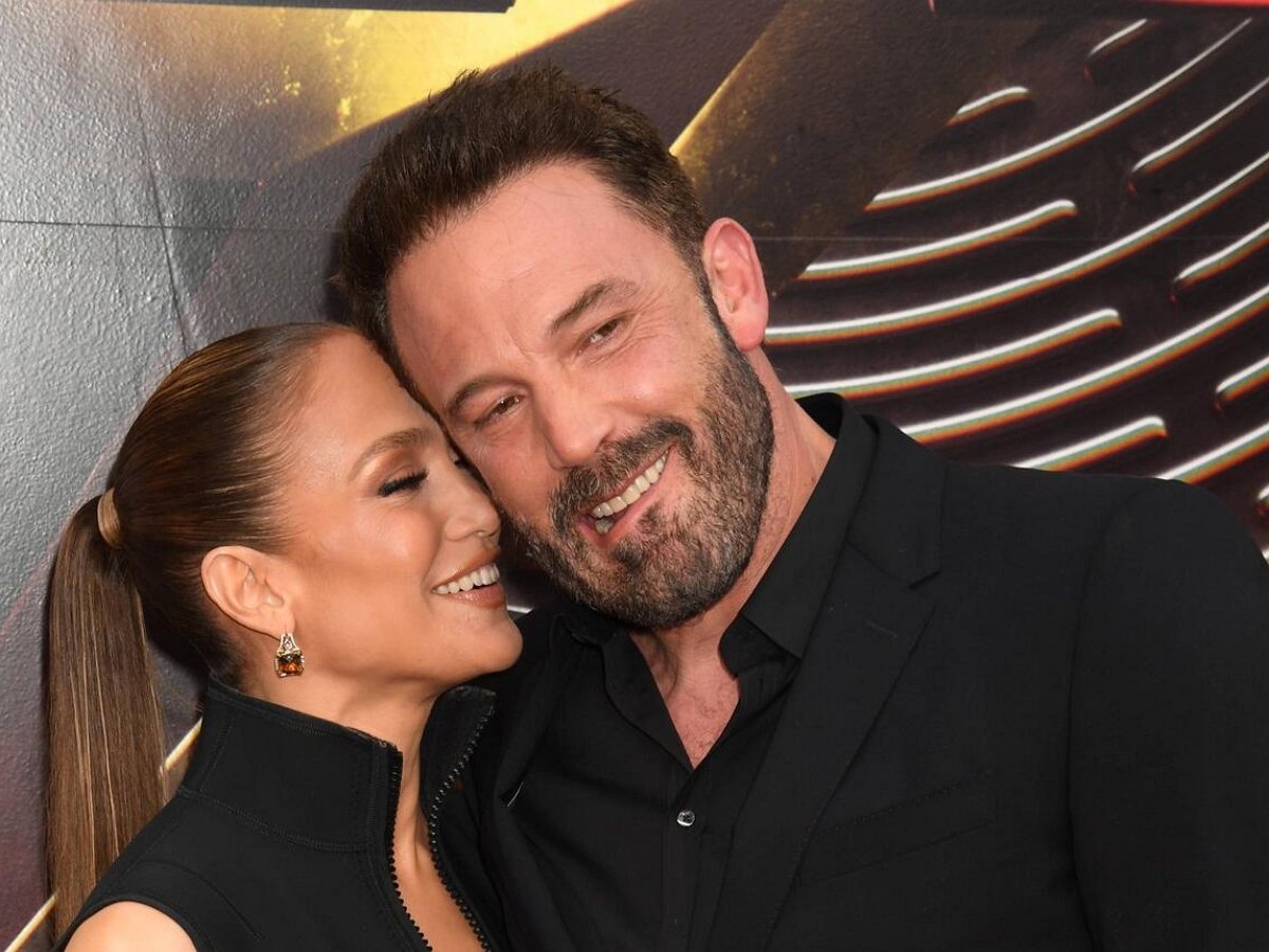 Бен Аффлек и Дженнифер Лопес вышли в свет на фоне слухов о разводе