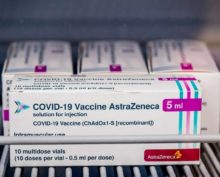AstraZeneca подтвердила, что после ее вакцины от COVID-19 возникают тромбы