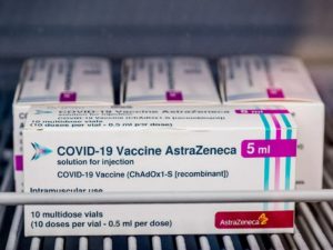 AstraZeneca подтвердила, что после ее вакцины от COVID-19 возникают тромбы