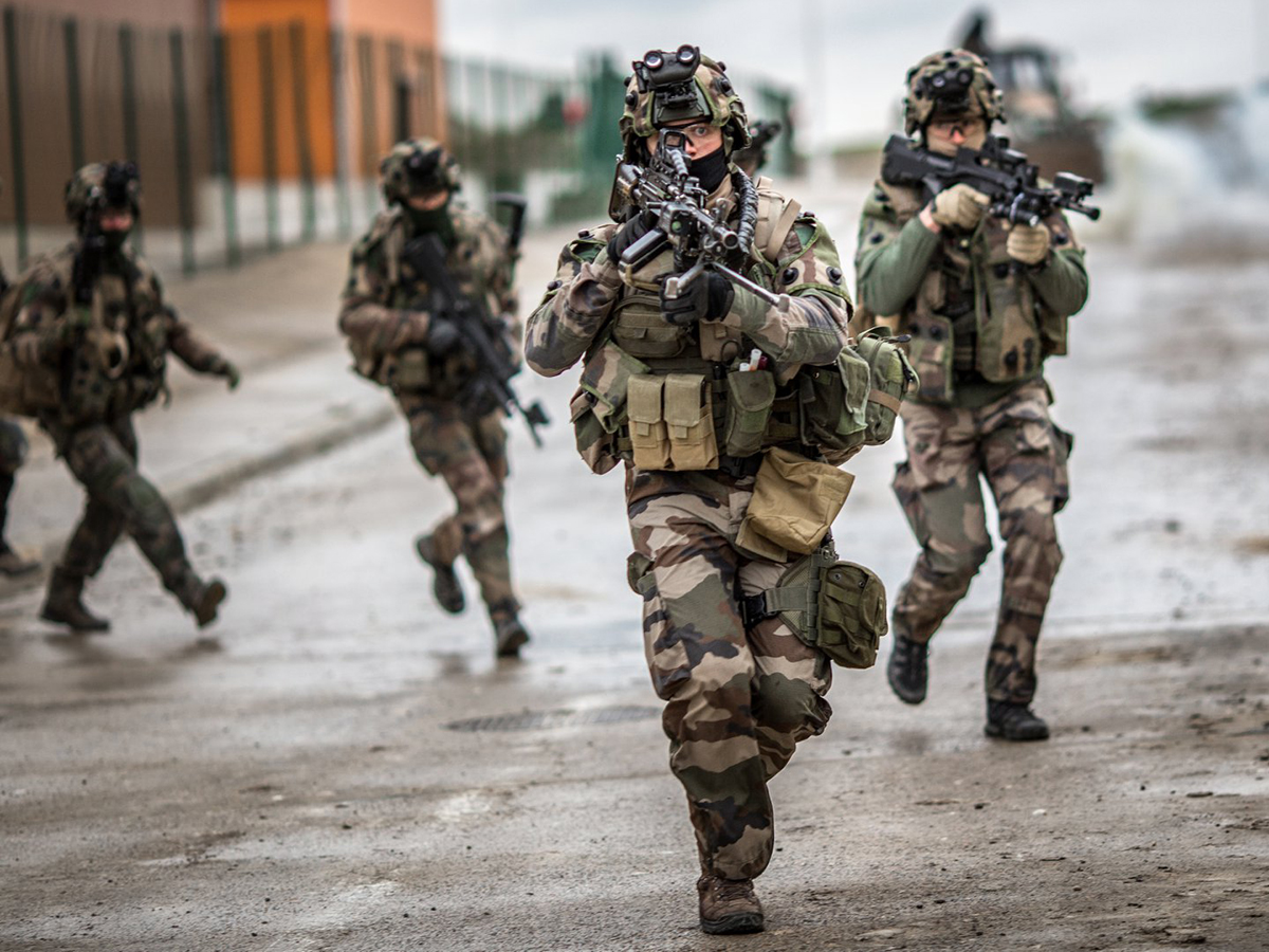 Франция введет войска в Новую Каледонию: названа причина