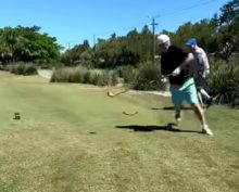 Змея преследовала игрока в гольф по всему полю