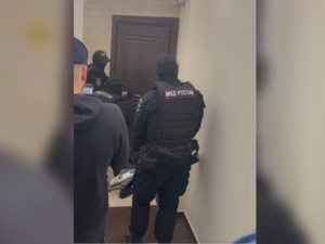Полиция проводит обыски у бывшего помощника экс-депутата Госдумы Рашкина