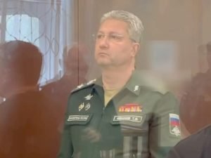 Награды Тимура Иванова в пакетах привезли в суд: опубликовано фото