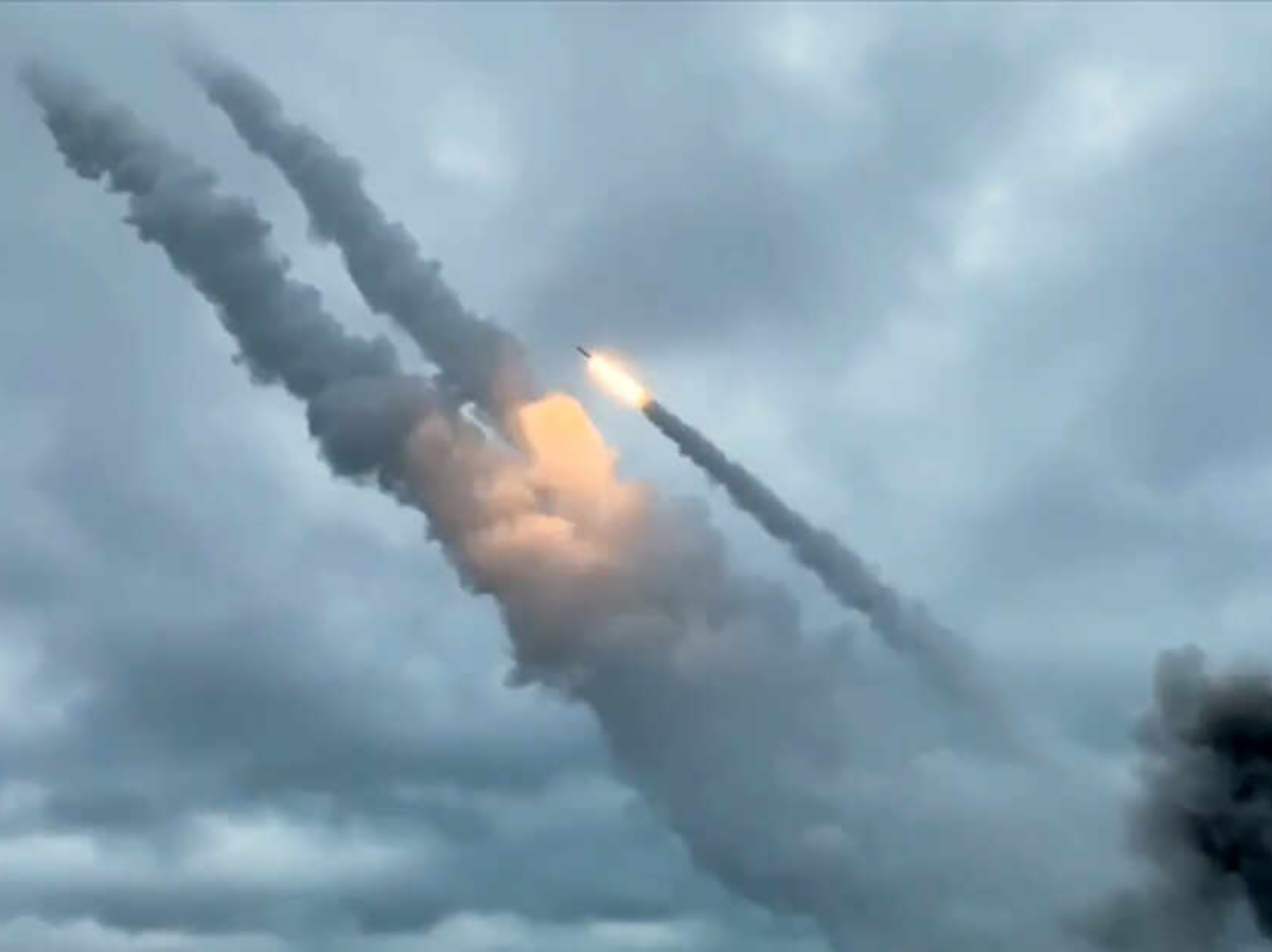 Подводная лодка нанесла ракетные удары по объектам Киева: новости СВО на утро 9 мая1