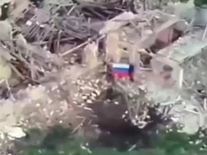 «Подняли флаг»: Минобороны РФ опубликовало видео с освобождением Клещеевки