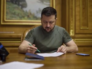 Зеленский подписал закон о мобилизации заключенных 