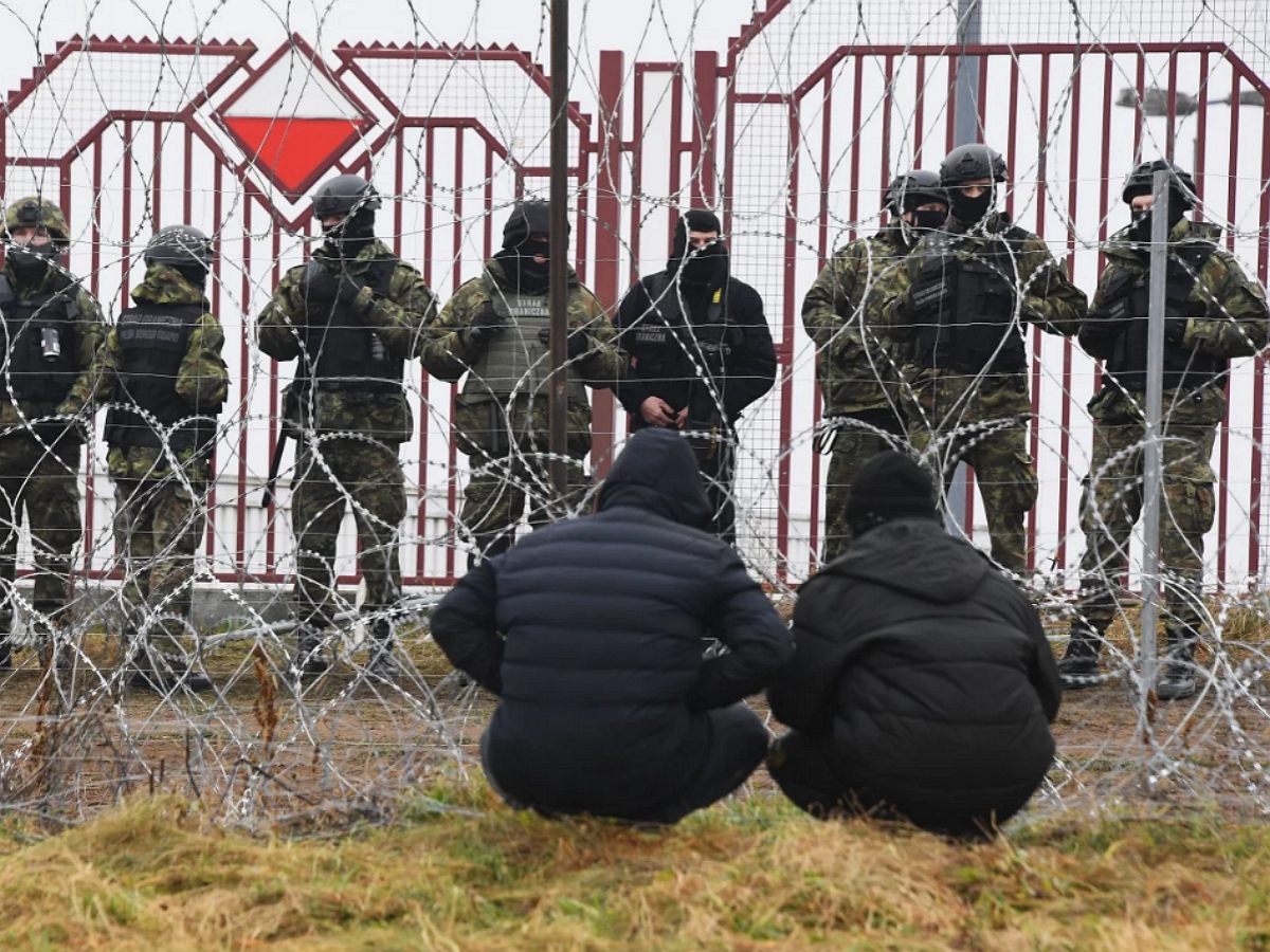 На границе с Белоруссией мигранты напали на польских пограничников