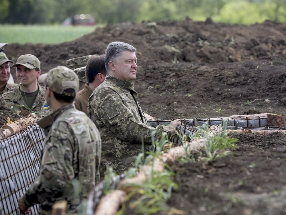 Эксперт: ВСУ пока держится за счет «линии обороны Порошенко»1
