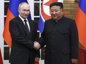 В КНДР российских министров выгнали из кабинета: инцидент попал на видео
