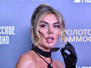 Анна Седокова показала новую любовь и «голый» наряд