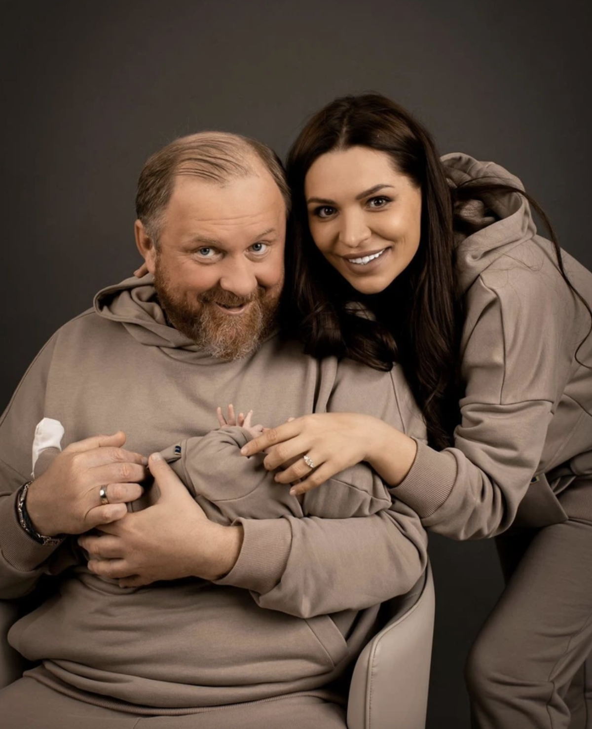 Звездные пары, разница в возрасте у которых измеряется десятилетиями