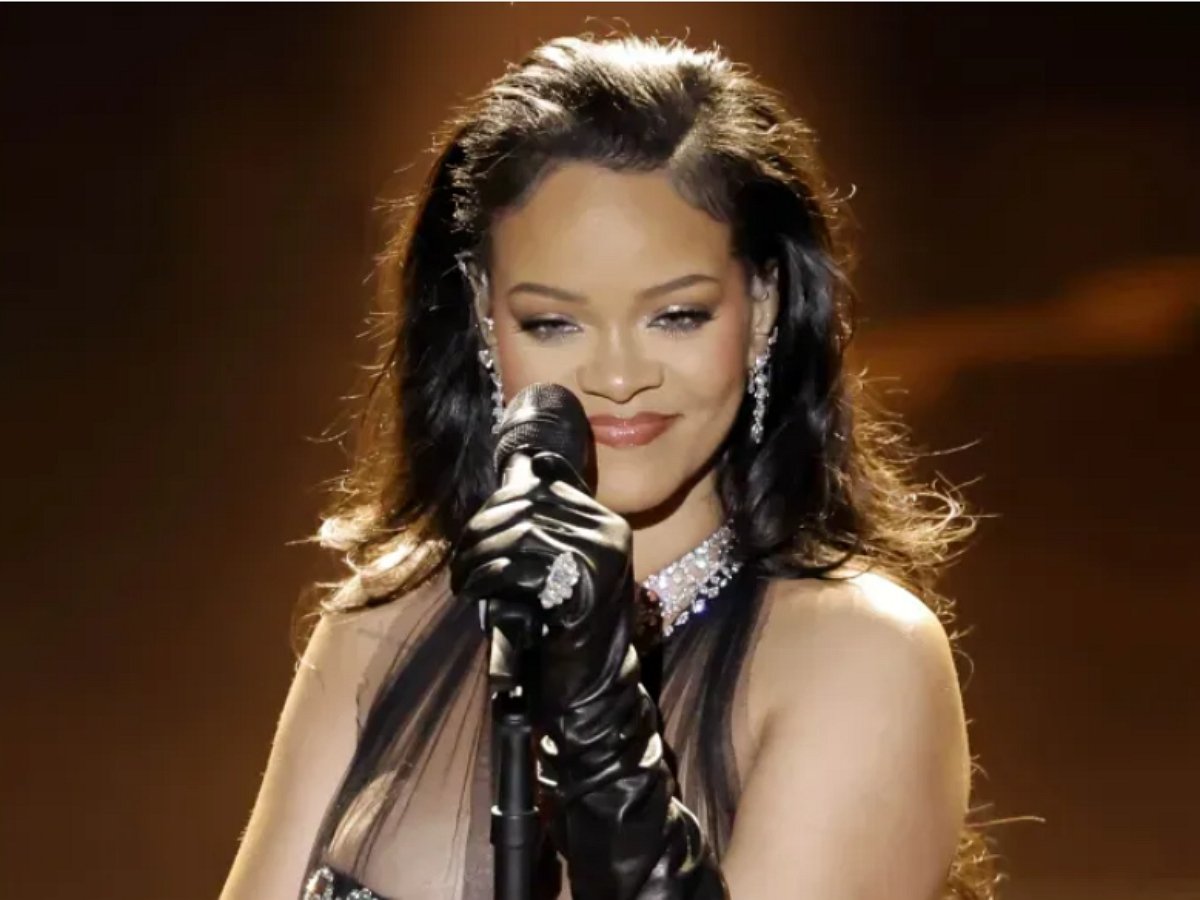 Рианна совсем не походит на свои снимки в Сети