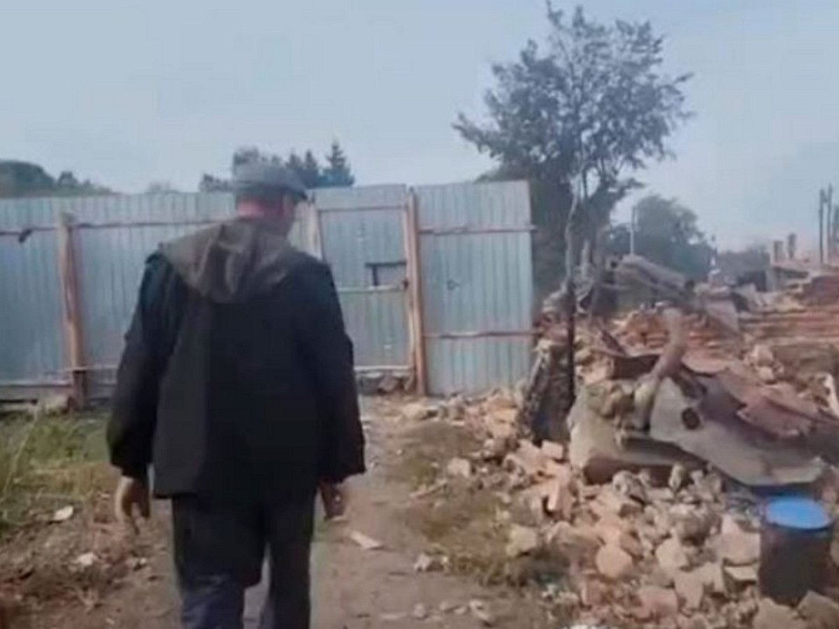 Опубликовано видео разбитого боевиками села Волоконск под Курском