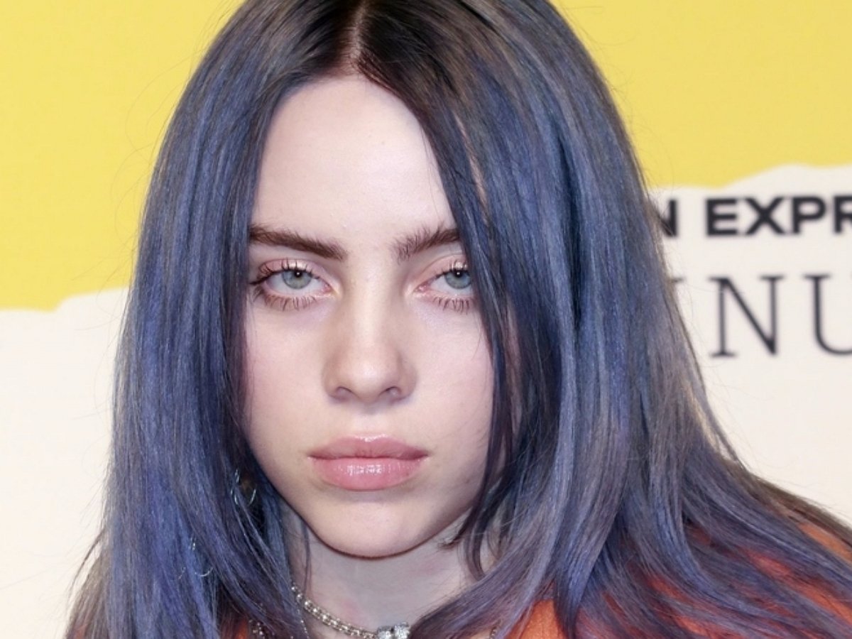 Билли Айлиш упала со сцены на концерте в Нью-Йорке