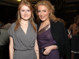 Виктория Боня показала подозрительно пышные формы после восхождения на гору