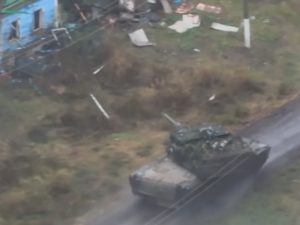 Опубликовано видео обстрела Abrams и Bradley домов мирных жителей в Курской области
