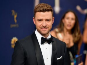 Оливия Родриго провалилась в открытый люк на сцене прямо во время выступления