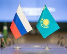 Флаги РФ и Казахстана