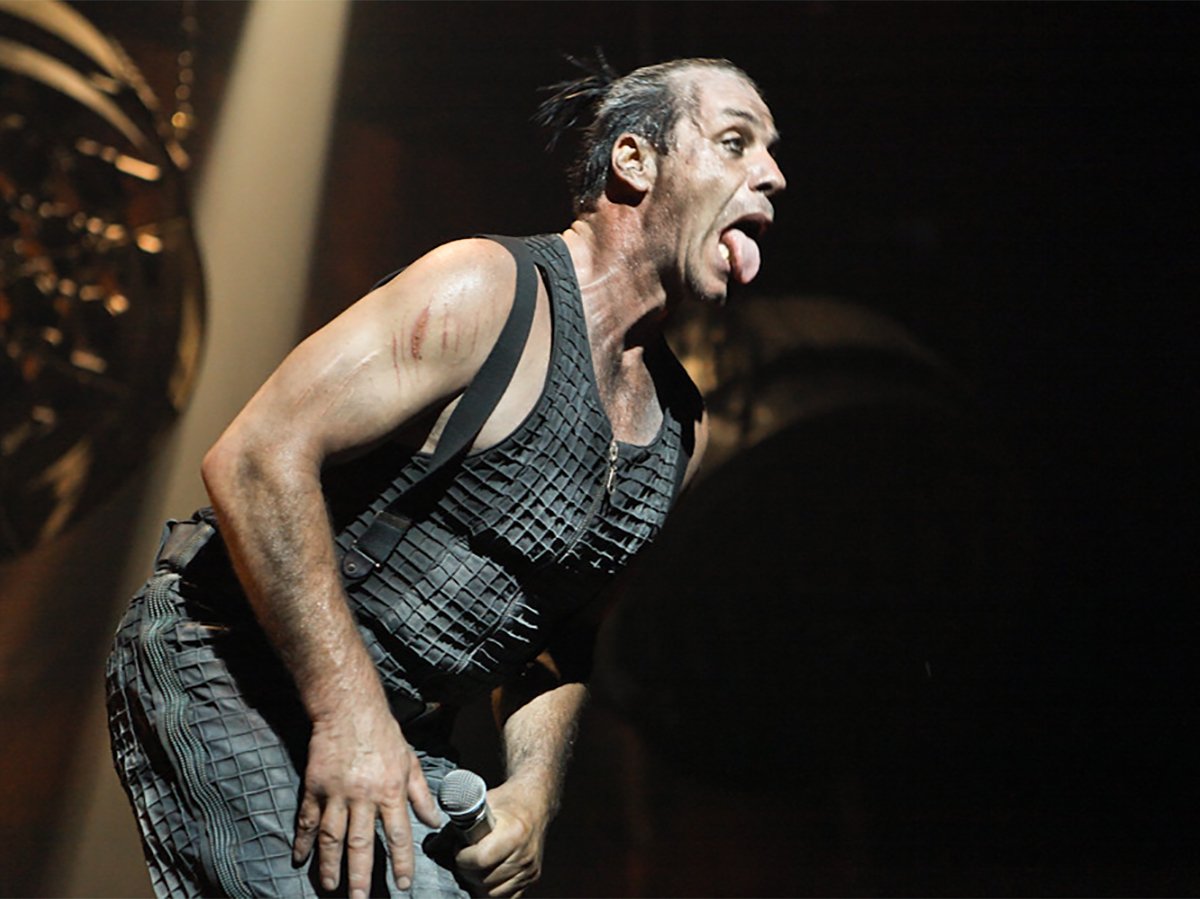 Суд постановил взыскать с лидера группы Rammstein Линдеманна ₽67 млн из-за отмены концерта в Твери