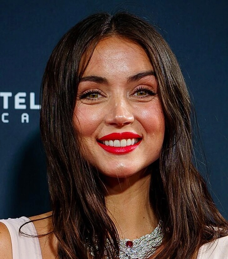  Най-красивите дами в света през 2024 година съгласно елементарните хора 