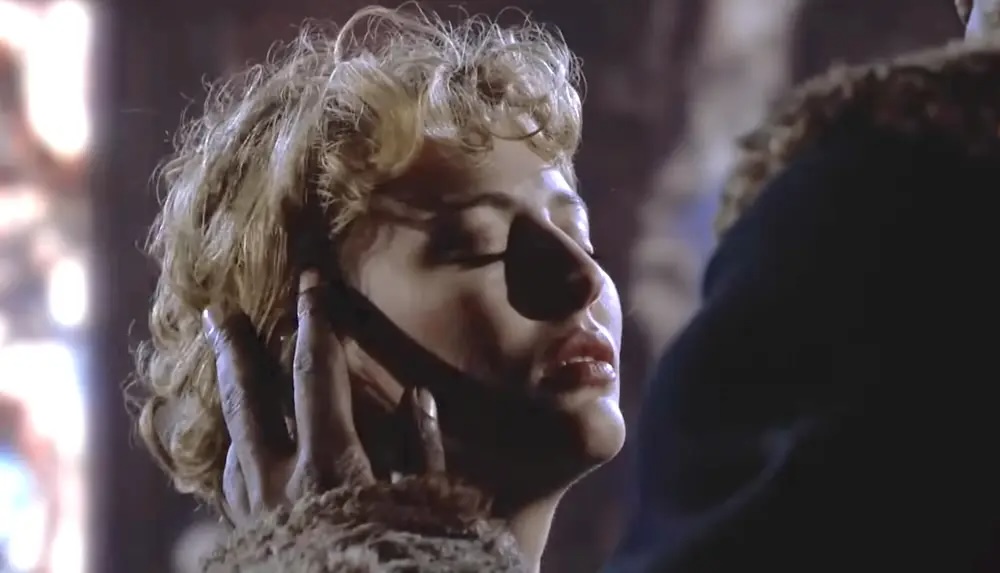 25 жутких закулисных фактов об известных фильмах