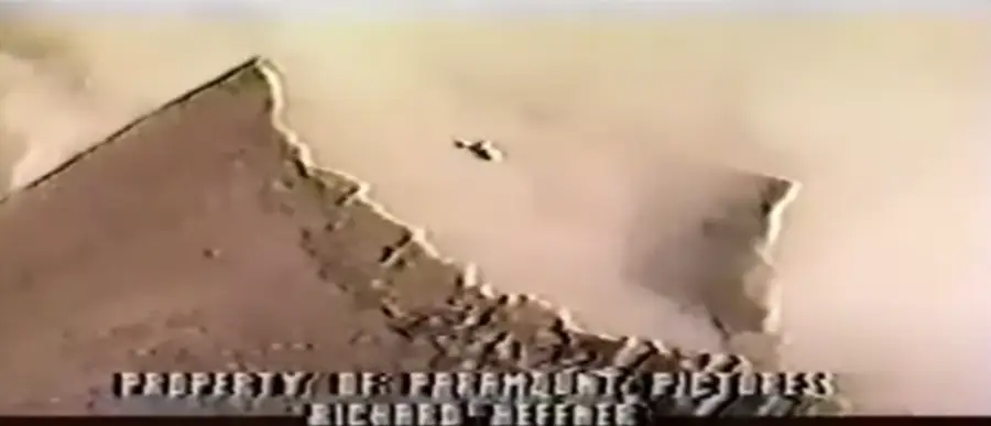 25 жутких закулисных фактов об известных фильмах