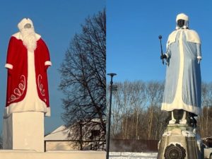 На Урале разразился скандал из-за новогодних костюмов на памятниках Ленину и Екатерине II
