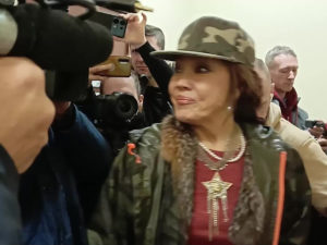 Певица Азиза