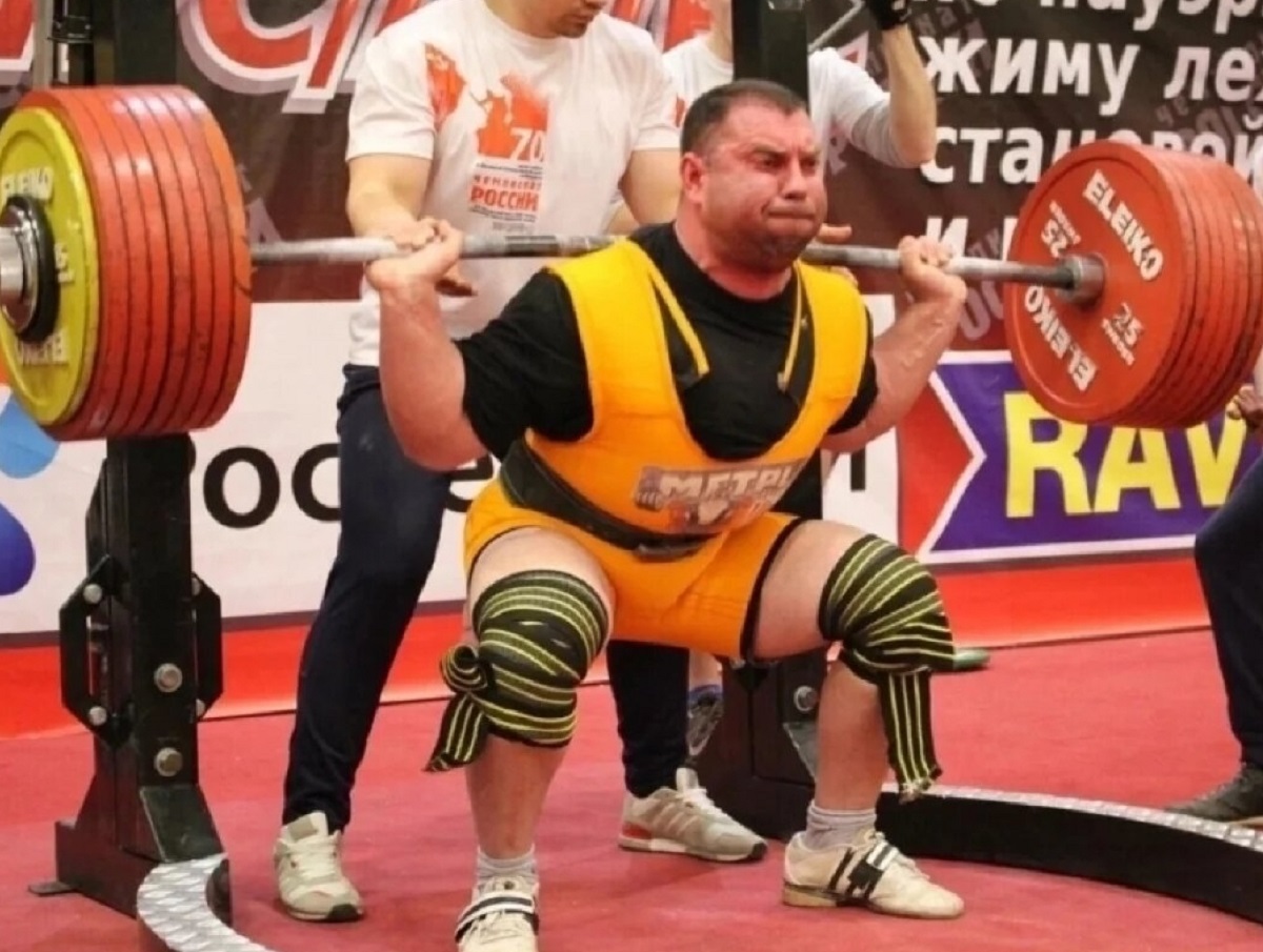 Чемпион мира по пауэрлифтингу, пытаясь поднять 260 кг, умер на турнире в Ростове