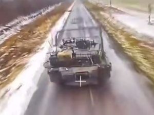 Операторы российского БПЛА уничтожили танк Abrams ВСУ под Курском