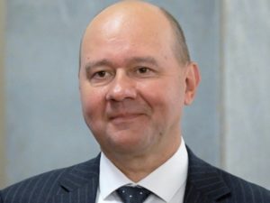 «Не жалейте»: депутат Леонов, намазывающий икру на бутерброд, разозлил россиян