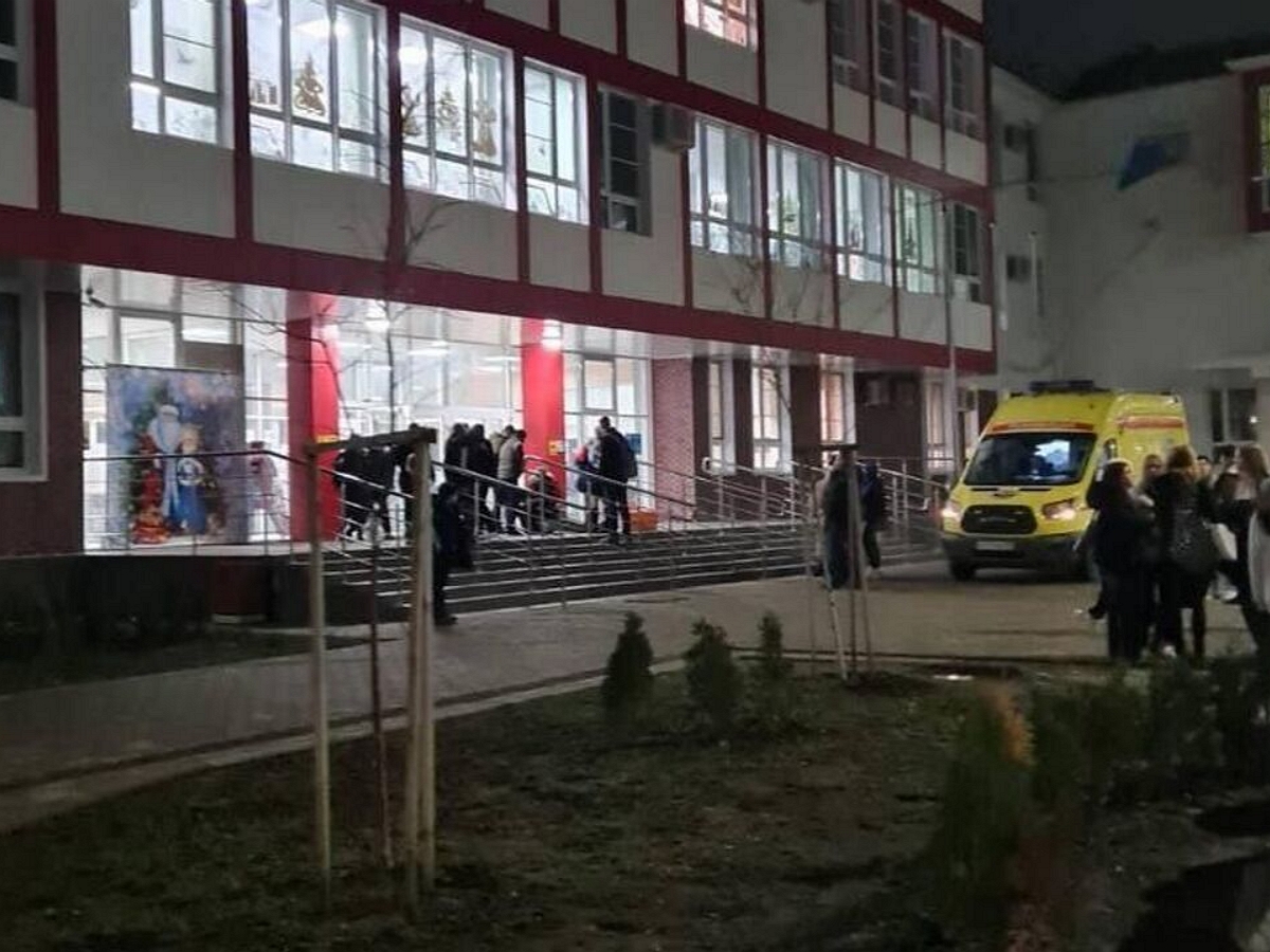 В Краснодарском крае произошла поножовщина в школе: восьмиклассник ранил троих учеников