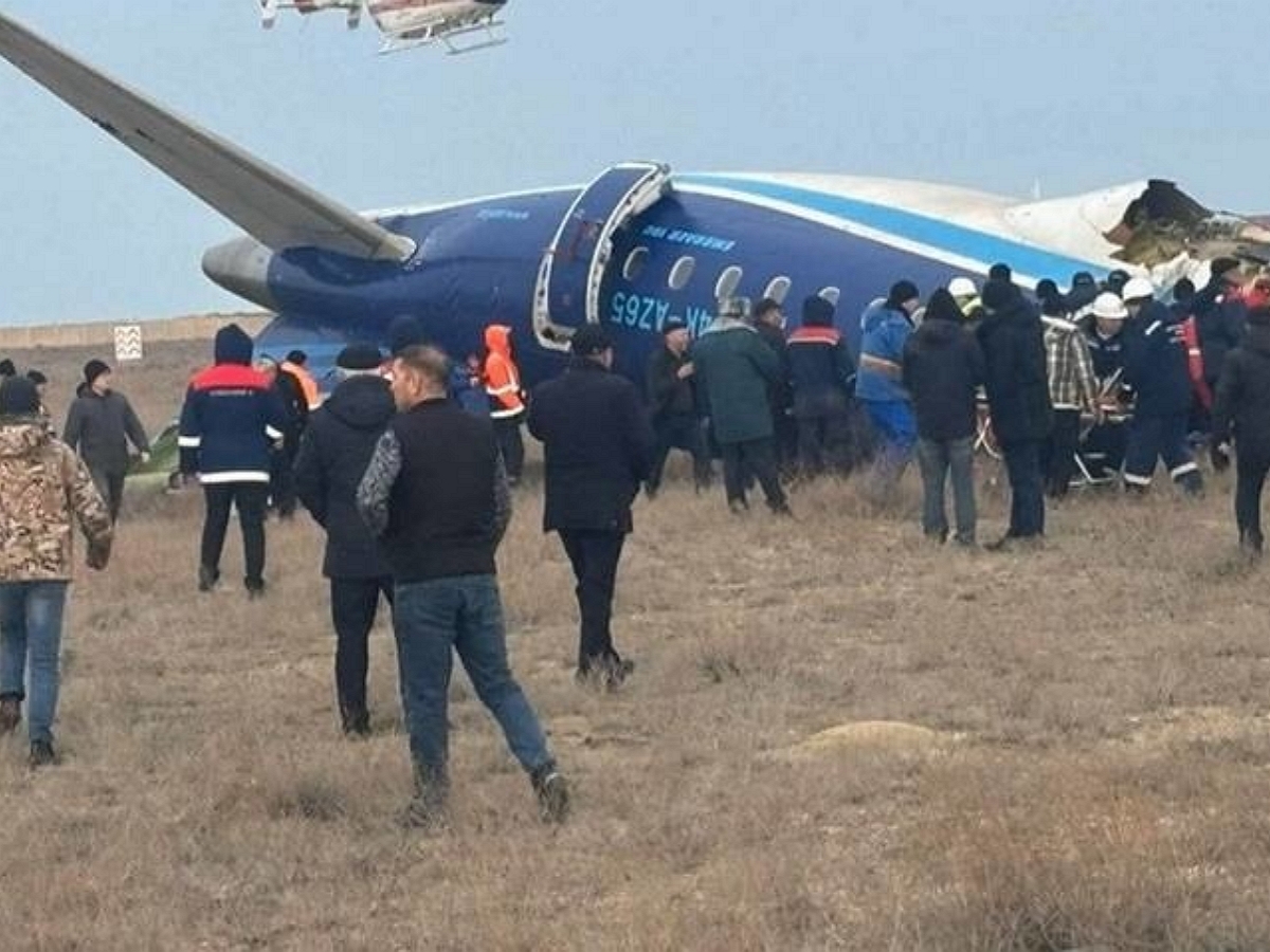 Фото со странными отверстиями на фюзеляже разбившегося в Актау самолёта породило новую версию крушения