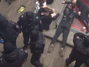 В ночных клубах Москвы проведены обыски: найдены наркотики и комнаты для БДСМ