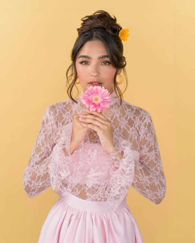 Топ-10 популярных женщин, которых признали самыми красивыми в 2024 году