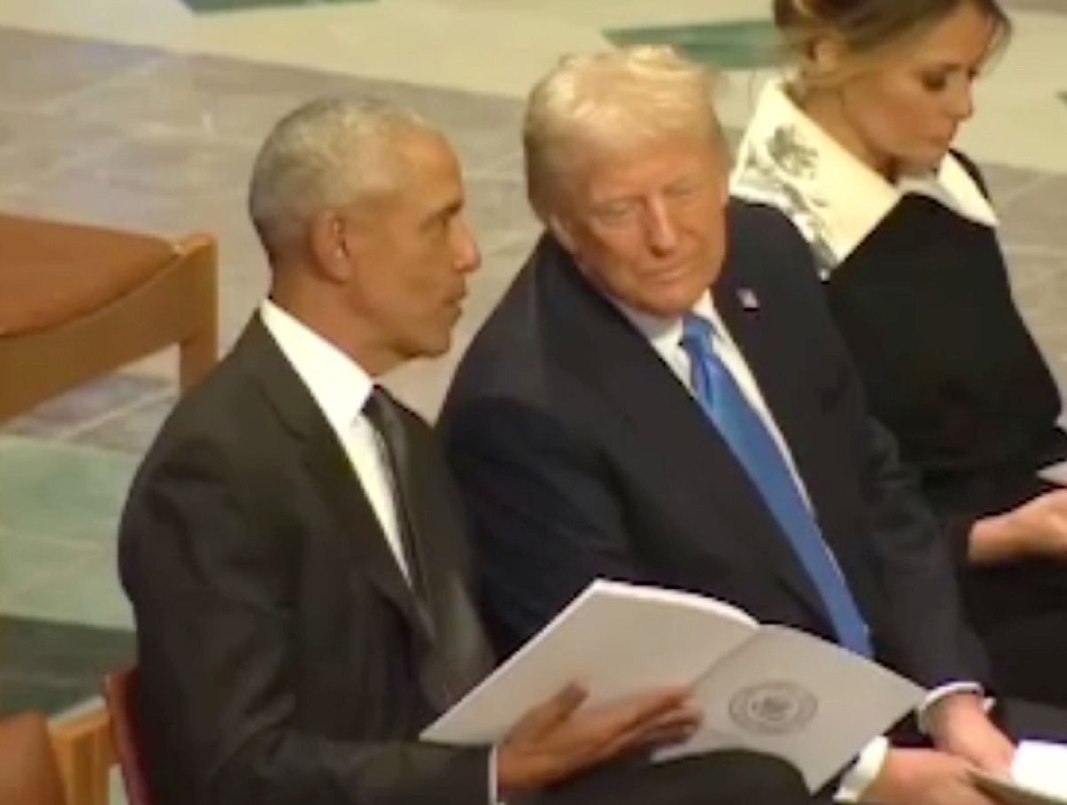 Стало известно, о чем шептались Трамп и Барак Обама на похоронах Джимми Картера